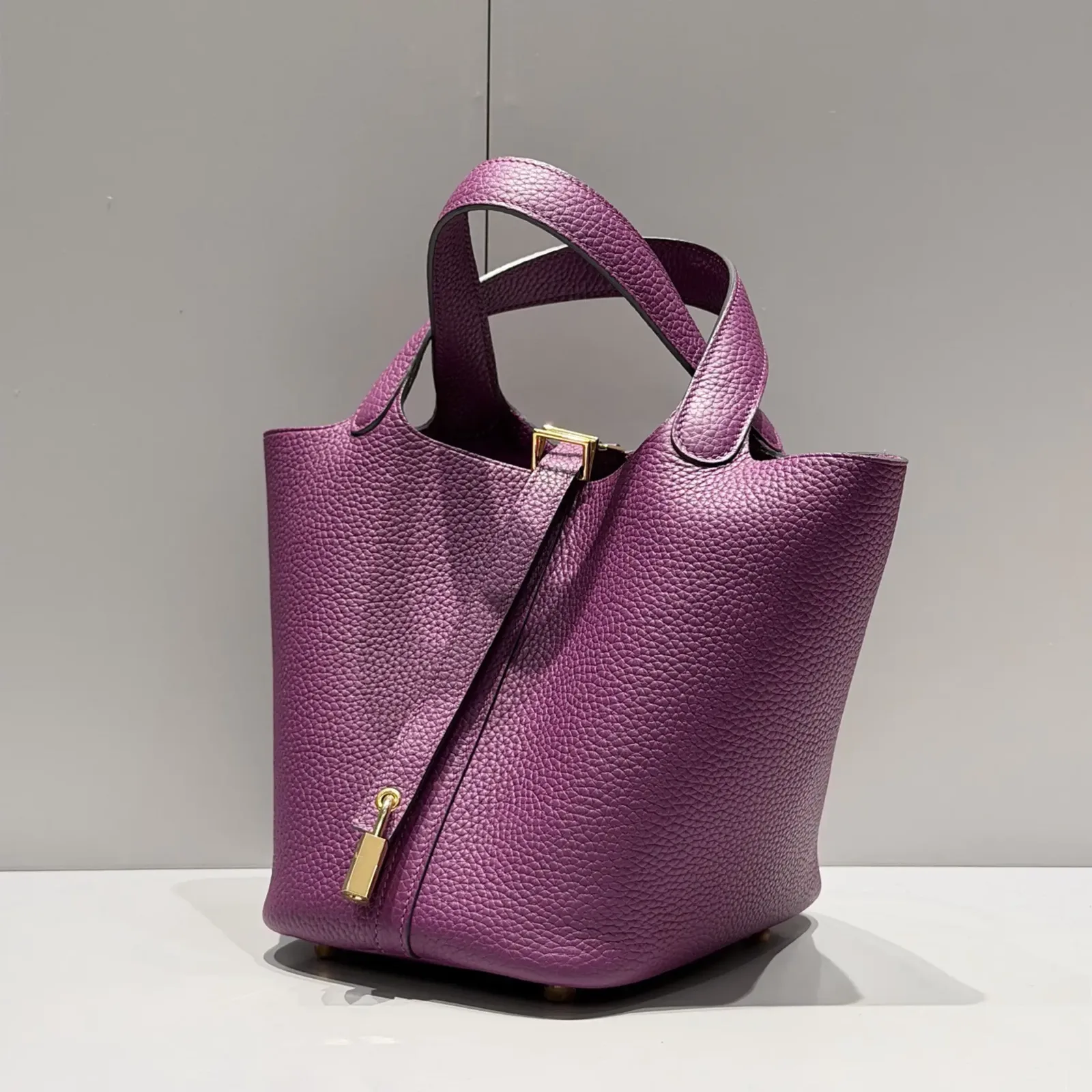 Hermès 𝗣𝗶𝗰𝗼𝘁𝗶𝗻 𝟭𝟴 𝗧𝗖 𝗔𝗻𝗲𝗺𝗼𝗻𝗲 𝙂𝙚𝙧𝙢𝙖𝙣𝙮 𝒍𝒆𝒂𝒕𝒉𝒆𝒓 𝙃𝙖𝙣𝙙𝙢𝙖𝙙𝙚 (18CM)