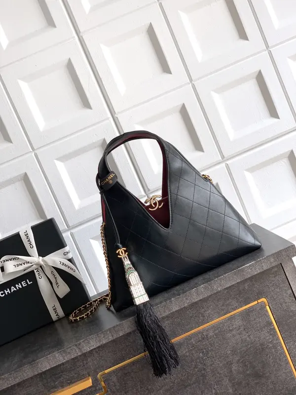 Chanel 26A Black and white spotted handbag 32×32×11CM — view 1 of 9