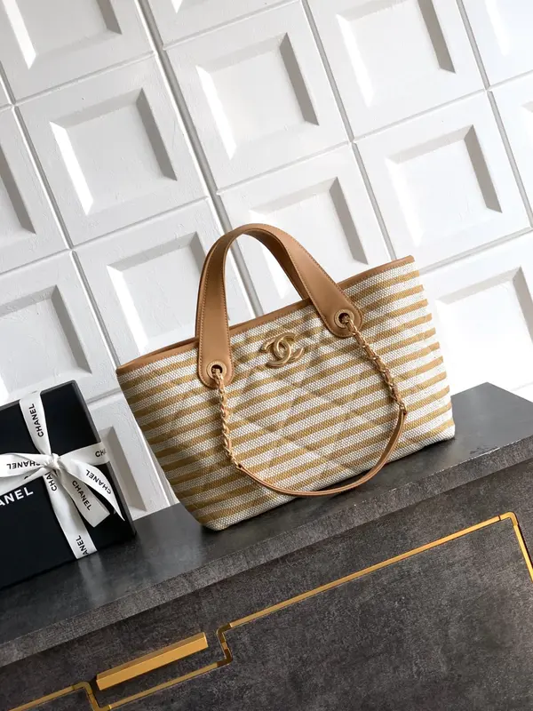 Chanel 26C Early Spring Vacation Collection Handbag 36x21.5x11CM — view 1 of 9