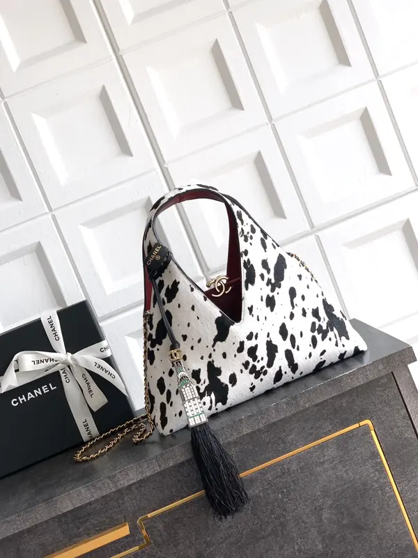 Chanel 26A Black and white spotted handbag 32×32×11CM — view 1 of 9