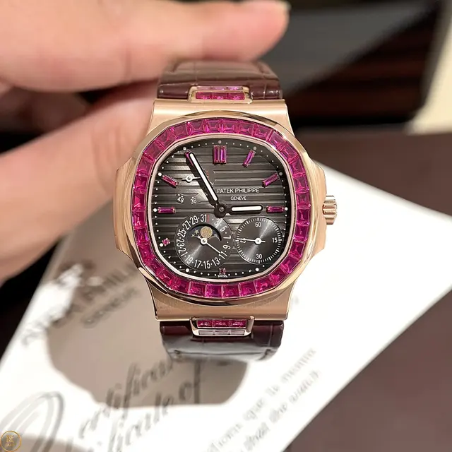 Patek Philippe Nautilus 5724/12R Rose Gold Ruby – Date Moonphase